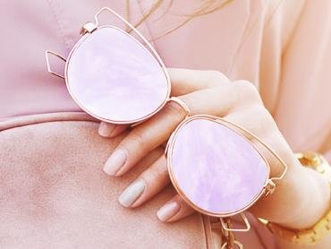 Polarised sunglasses with mirror coating